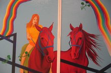 Некоторые женщины любят красных коней-)