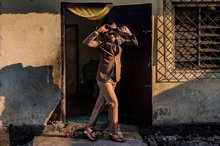 35-летний Hydriss является sapeur в течение 23 лет. У него трое детей, он владеет небольшим баром и гостиницей. Его любимый предмет одежды - костюм от Ив Сен-Лорана. Браззавиль, Республика Конго. © Тарик Зайди
